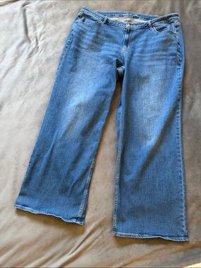 Old Navy High-Rise WOW Wide-Leg Jeans Size 20 Medium Wash Stretch Denim